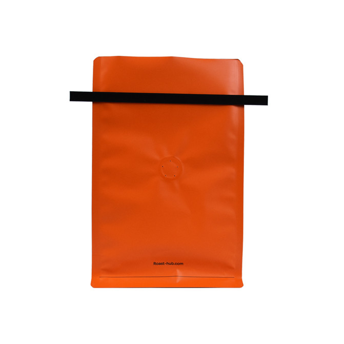 Chauffer les sacs de mangue colorés avec des bonbons de fenêtre