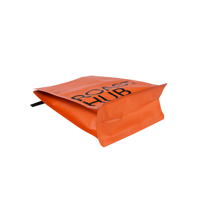 Chauffer les sacs de mangue colorés avec des bonbons de fenêtre
