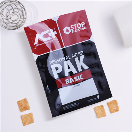 Vacuum food packaging bag (112)